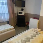 Livi Und Hostal